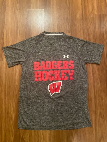 New Wisconsin Badgers 2019-20 Hockey Team Issued Under Armour Training Shirt Men’s Small