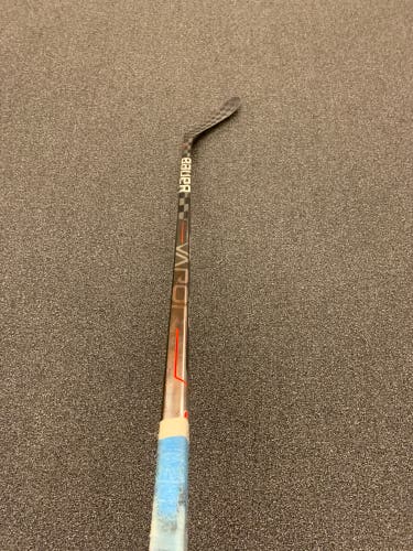 Righty P28 Vapor Hyperlite Hockey Stick 87 Flex