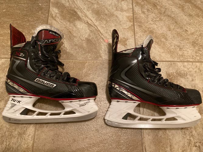 Used Bauer Regular Width Size 7.5 Vapor X2.7 Hockey Skates