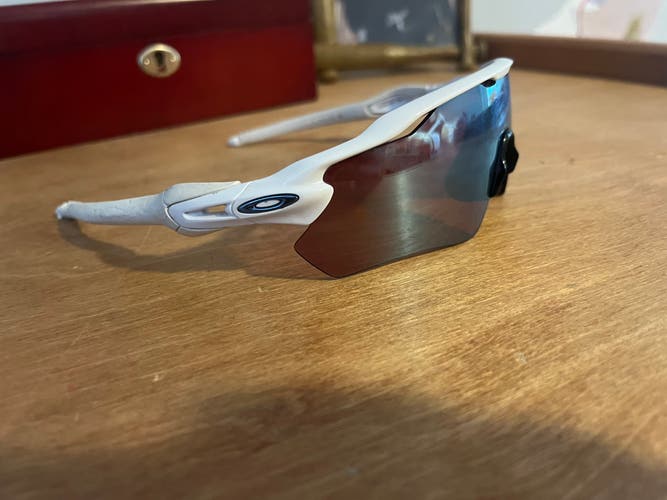 Oakley Radar EV path Snow Prizm