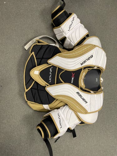 Used Senior Medium Bauer Vapor X900 Goalie Chest Protector