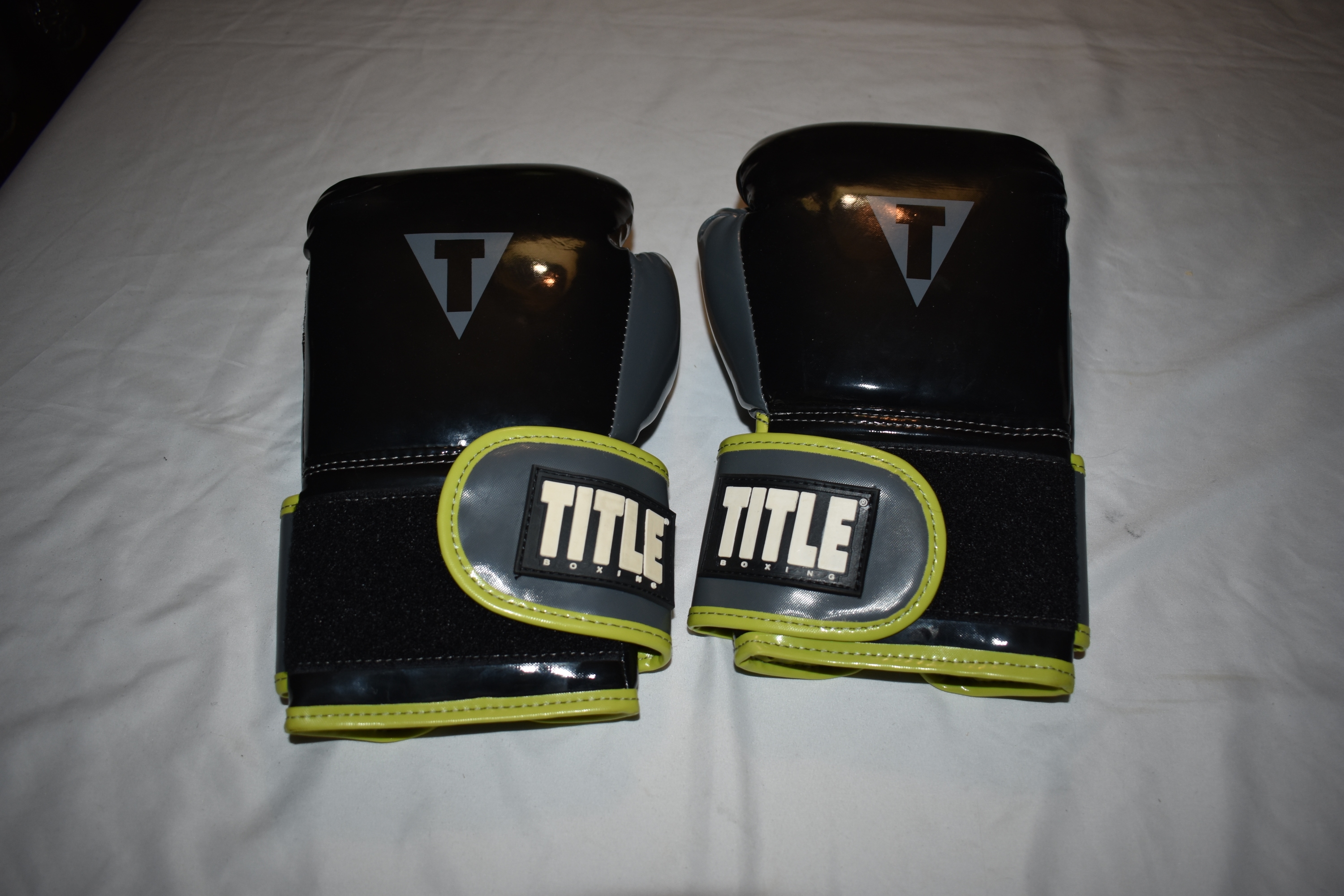 Title Aerovent Boxing / MMA Gloves, Black/Gray/Yellow, Large, Great Condition!