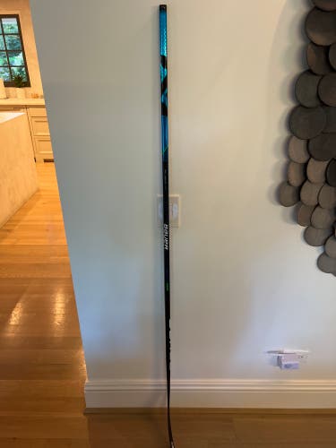 Senior Right Handed P92 Nexus Geo Hockey Stick
