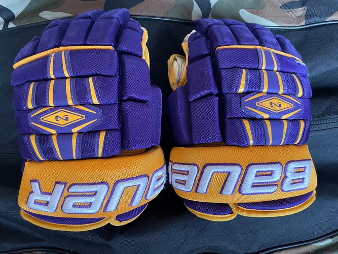 Los Angeles Kings retro like Bauer pro series  hockey gloves 13”