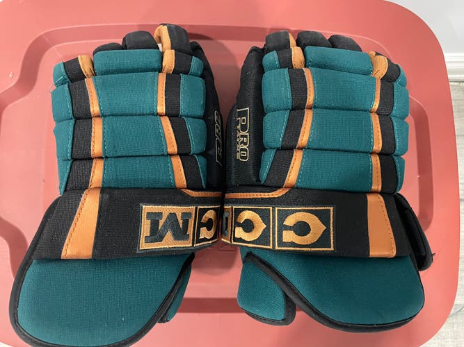 AHL Manitoba Moose Vintage CCM tacks pro hockey gloves 15”