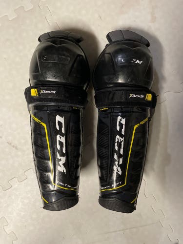 14” CCM Tacks 9080 Shin Pads