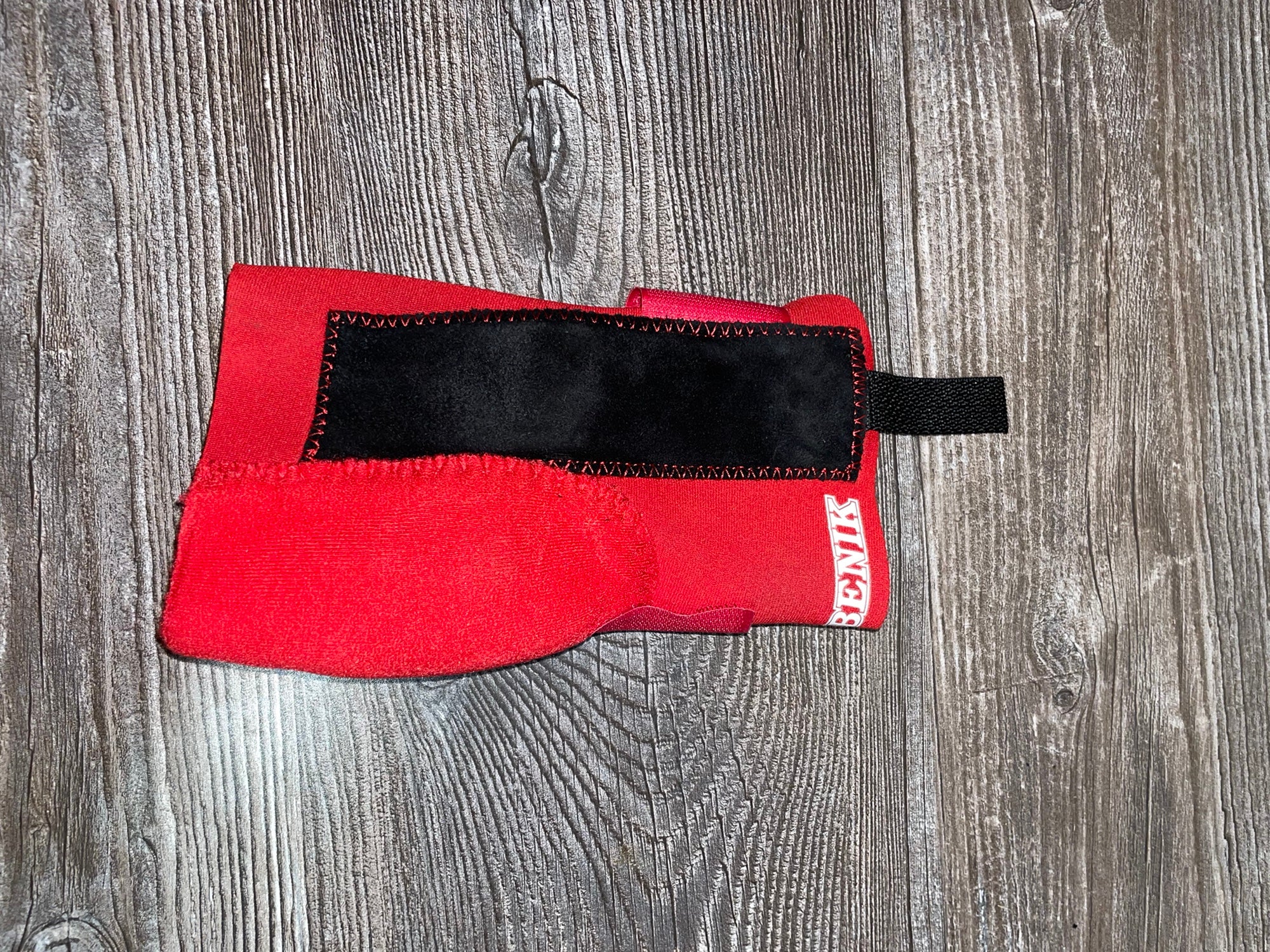 Benik Sliding Mitt | SidelineSwap