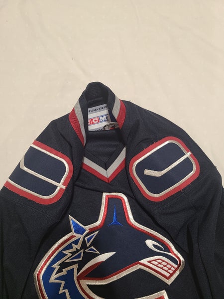 Vancouver Canucks Lululemon Pullover NHL Hockey Jacket Gently Used Size L