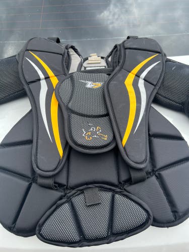 Used Medium Vaughn  Velocity V7 Goalie Chest Protector
