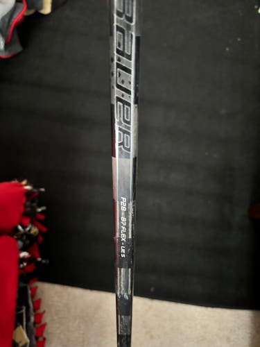 Senior Right Handed P28 Vapor FlyLite Hockey Stick