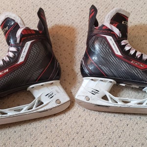 Junior Used CCM JetSpeed Shock Hockey Skates Regular Width Size 5