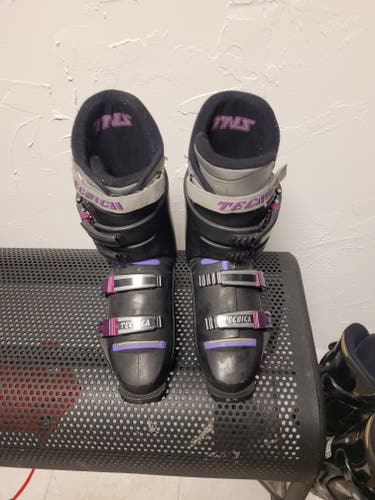 Used Tecnica Ski Boots 27-27.5