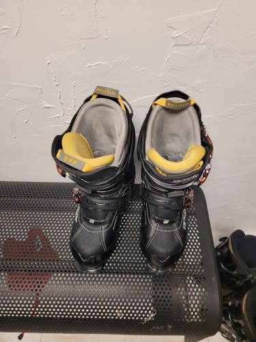Apex MC2 Ski Boots