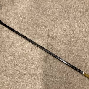 Senior Right Handed P28 Supreme 2S Pro Hockey Stick