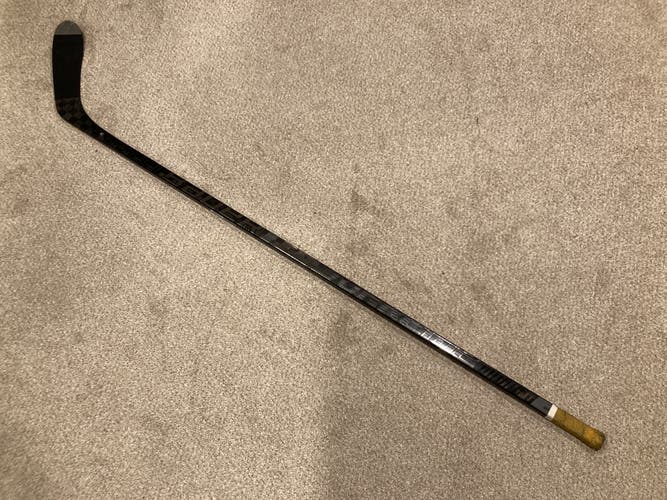 Senior Right Handed P28 Supreme 2S Pro Hockey Stick