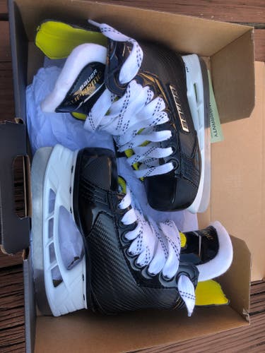 Youth Like new Bauer Supreme Hockey Skates Size 11