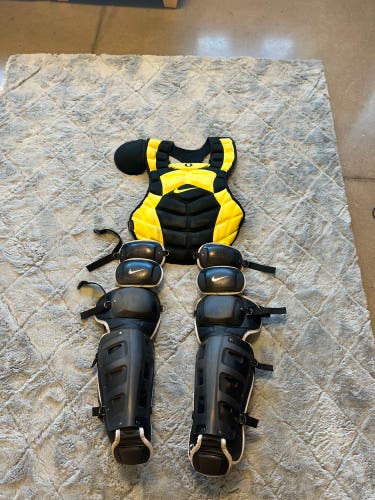 Nike Catcher's Set Black And Yellow.