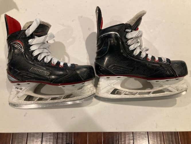 Youth Used Bauer Vapor X500 Hockey Skates Size 5.5