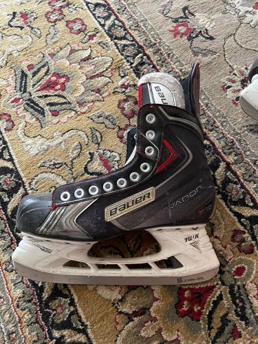 Junior Bauer  Size 6.5 Vapor X70 Hockey Skates