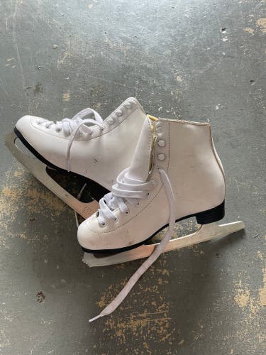 DBX Size 3 Figure Skates
