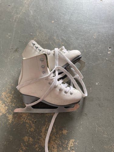 DBX Size 12 Figure Skates