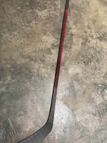 Senior Right Handed P28 Pro Stock Jetspeed FT4 Pro Hockey Stick