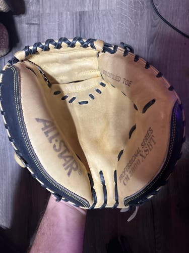 Right Hand Throw 32" CM3000XSBT Catcher's Glove