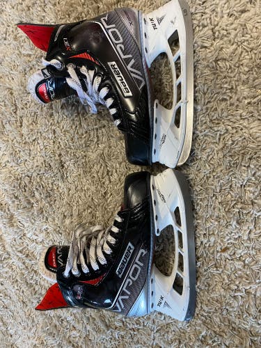 Used Bauer Regular Width Size 5 Vapor X3.7 Hockey Skates