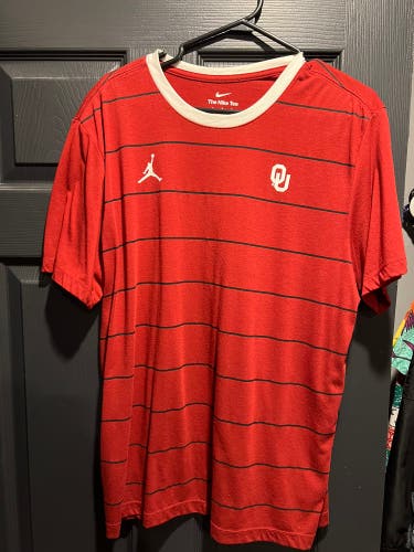 Oklahoma Sooners Jordan T-shirt And Jacket