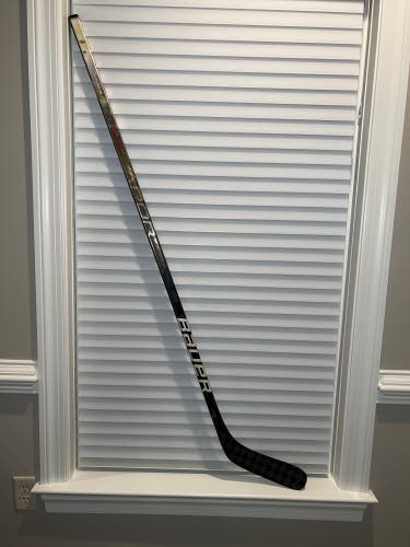 Bauer Vapor Hyperlite Stick 55 Flex P88 Curve Used