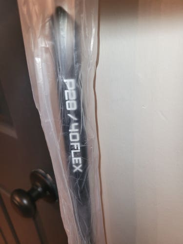 New Junior Bauer Left Hand Vapor Hyperlite Hockey Stick P28