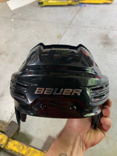 New Medium Bauer Re-Akt 200 Helmet