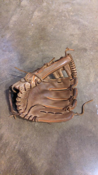 Used Wilson Right Hand Throw Infield A2K Baseball Glove 12"