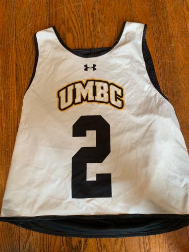 Umbc Lacrosse Team Issued Practice Jersey White Used XL Under Armour Jersey