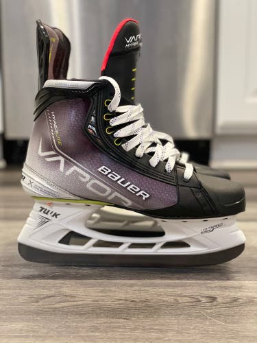 New Bauer Size 11 Vapor Hyperlite Hockey Skates Fit 1