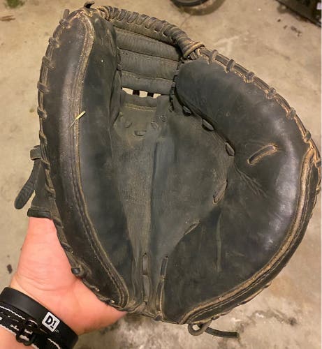 Nokona Catcher's Glove 31.5” - Black