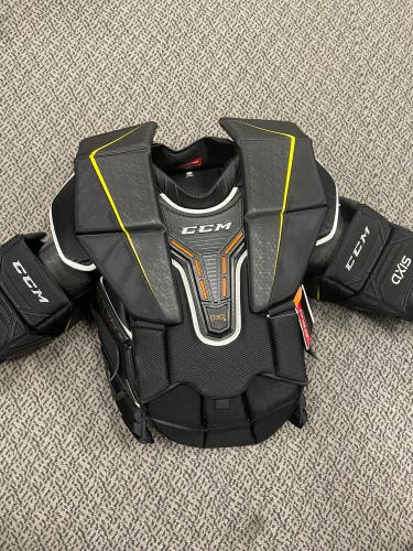 CCM AXIS Senior Large Goal chest Pads