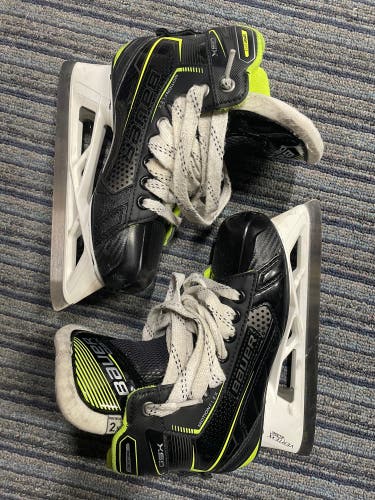 Used Bauer Regular Width Size 2.5 GSX Hockey Goalie Skates