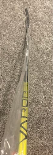 Senior Right Handed P28M  Vapor Hyperlite Hockey Stick