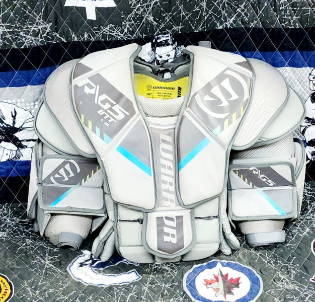 Used Intermediate Small/Medium Warrior Ritual G5 Goalie Chest Protector
