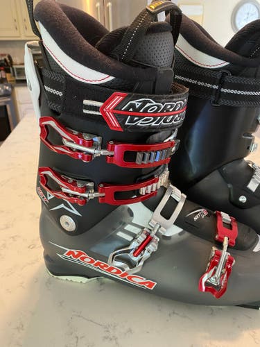 New Men's Nordica NXTN3 All Mountain Ski Boots Soft Flex