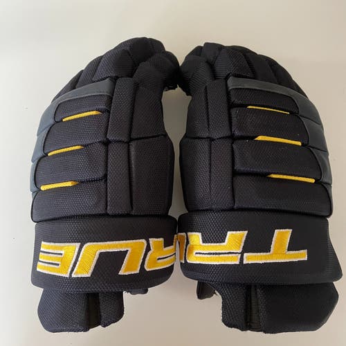 Used True A4.5 Gloves 14", MINT condition