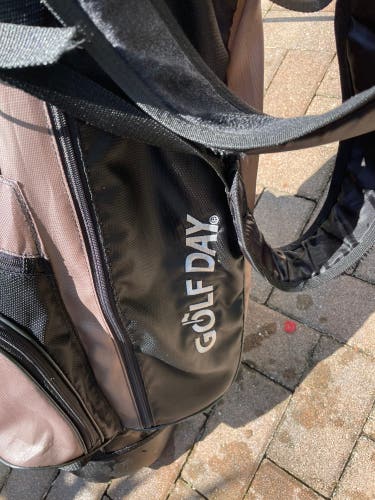 Golf stand bag with shoulder Strap
