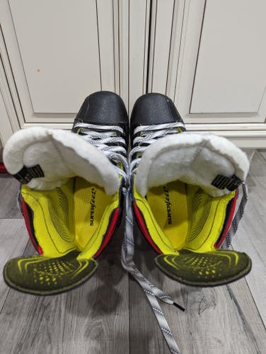 Junior Used Bauer Vapor X2.9 Hockey Skates Size 5.5