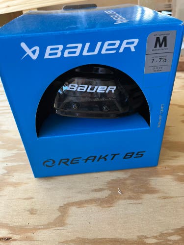 NEW Bauer Re-Akt 85 helmet