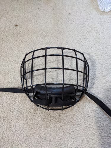 Black used CCM FM10 Full Cage, Junior