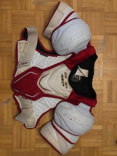 Senior Medium Bauer Vapor APX2 Shoulder Pads