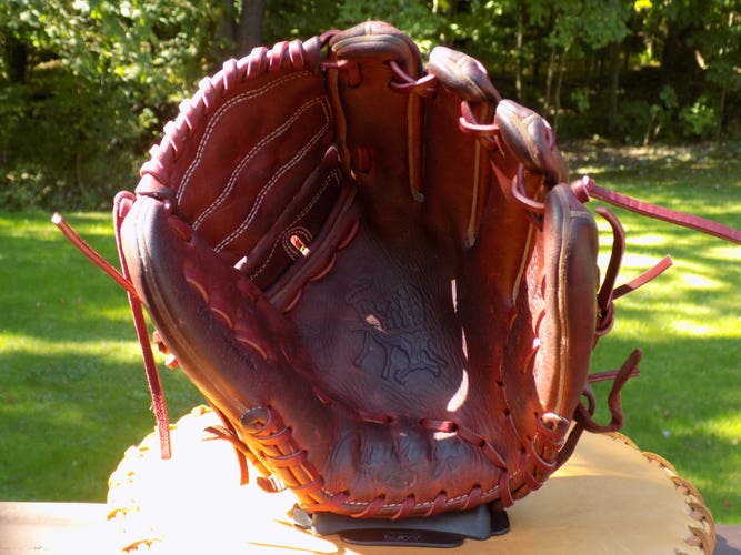 Used Rawlings Right Hand Throw Pitcher's Heart of the Hide Baseball Glove 11.75"