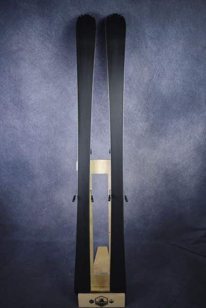 ATOMIC NOMAD SMOKE SKIS SIZE 178 CM WITH ATOMIC BINDINGS