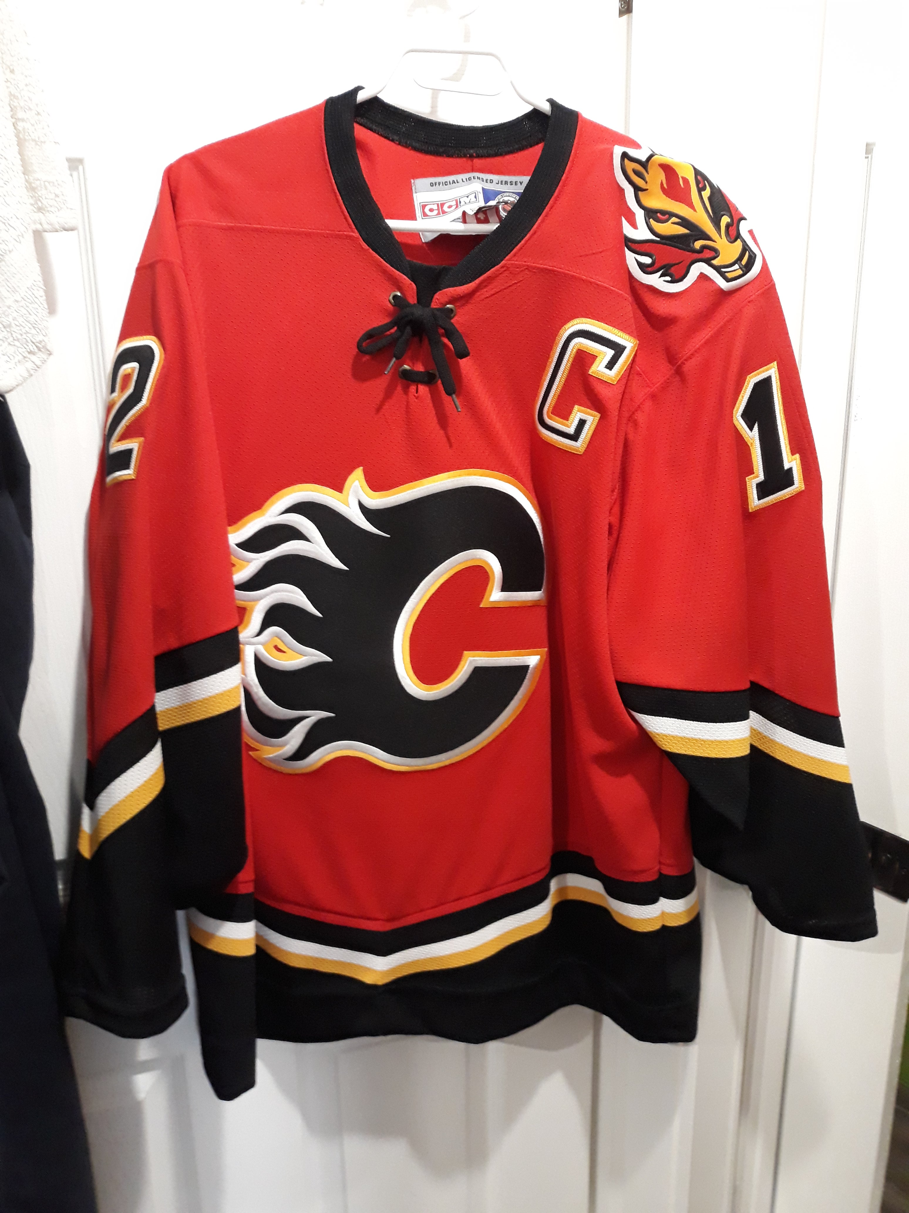 Vintage Pro Player NHL Calgary Flames Blasty Alternate Jersey 